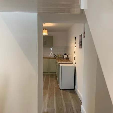 Eyre Square Lane Budget * Голуэй