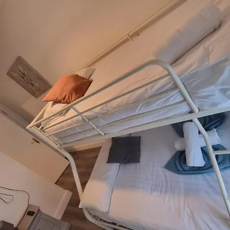 Гостевой дом Eyre Square Lane Budget Голуэй