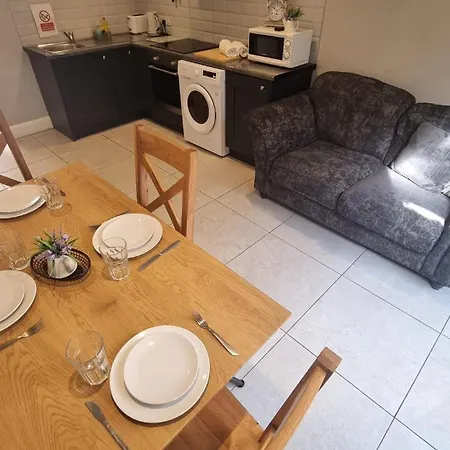 Eyre Square Lane Budget * Голуэй