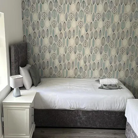 Eyre Square Lane Budget * Голуэй