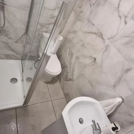 بيت ضيافة Eyre Square Lane Budget غالواي