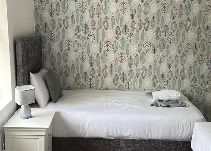 Eyre Square Lane Budget * Galway